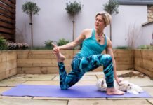 A Milano arriva il Doga: lo yoga con il cane