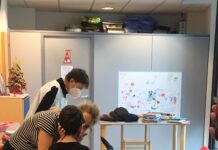 La visita del labrador Magda ai bambini della pediatria del Santo Stefano di Prato